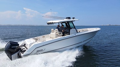 Boston Whaler 330R 62 2023 Boston Whaler 330R 63