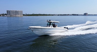 Boston Whaler 330R 63 2023 Boston Whaler 330R 64