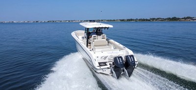 Boston Whaler 330R 65 2023 Boston Whaler 330R 66