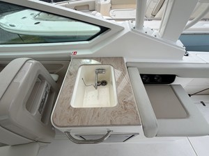 Boston Whaler 280 Vantage 17 2027 Boston Whaler 280 Vantage 18