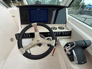 Boston Whaler 280 Vantage 20 2027 Boston Whaler 280 Vantage 21