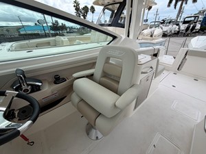 Boston Whaler 280 Vantage 22 2027 Boston Whaler 280 Vantage 23