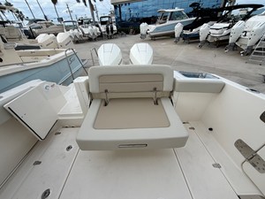 Boston Whaler 280 Vantage 34 2027 Boston Whaler 280 Vantage 35