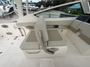 Boston Whaler 280 Vantage 38 2027 Boston Whaler 280 Vantage 39