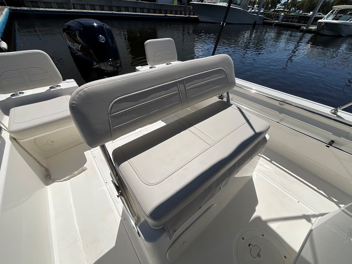 2027 Boston Whaler 170 Montauk 19