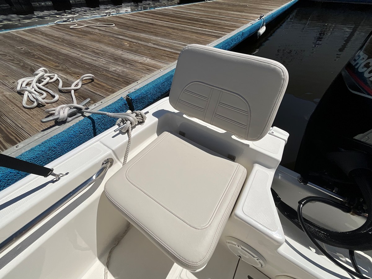 2027 Boston Whaler 170 Montauk 22