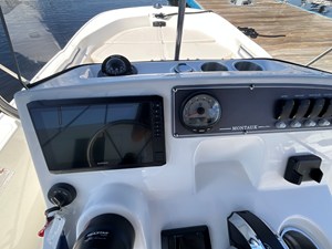 Boston Whaler 170 Montauk 9 2027 Boston Whaler 170 Montauk 10