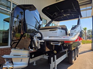 Sea Ray SLX 260 Outboard 3 2027 Sea Ray SLX 260 Outboard 4