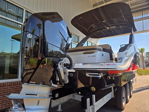 Sea Ray SLX 260 Outboard 4 2027 Sea Ray SLX 260 Outboard 5