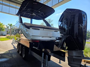 Sea Ray SLX 260 Outboard 5 2027 Sea Ray SLX 260 Outboard 6