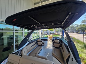 Sea Ray SLX 260 Outboard 13 2027 Sea Ray SLX 260 Outboard 14