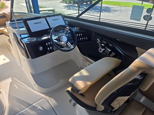 Sea Ray SLX 260 Outboard 18 2027 Sea Ray SLX 260 Outboard 19