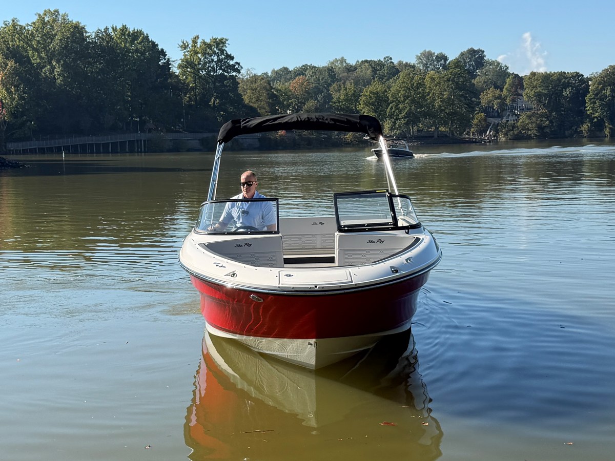 2026 Sea Ray SPX 210 3