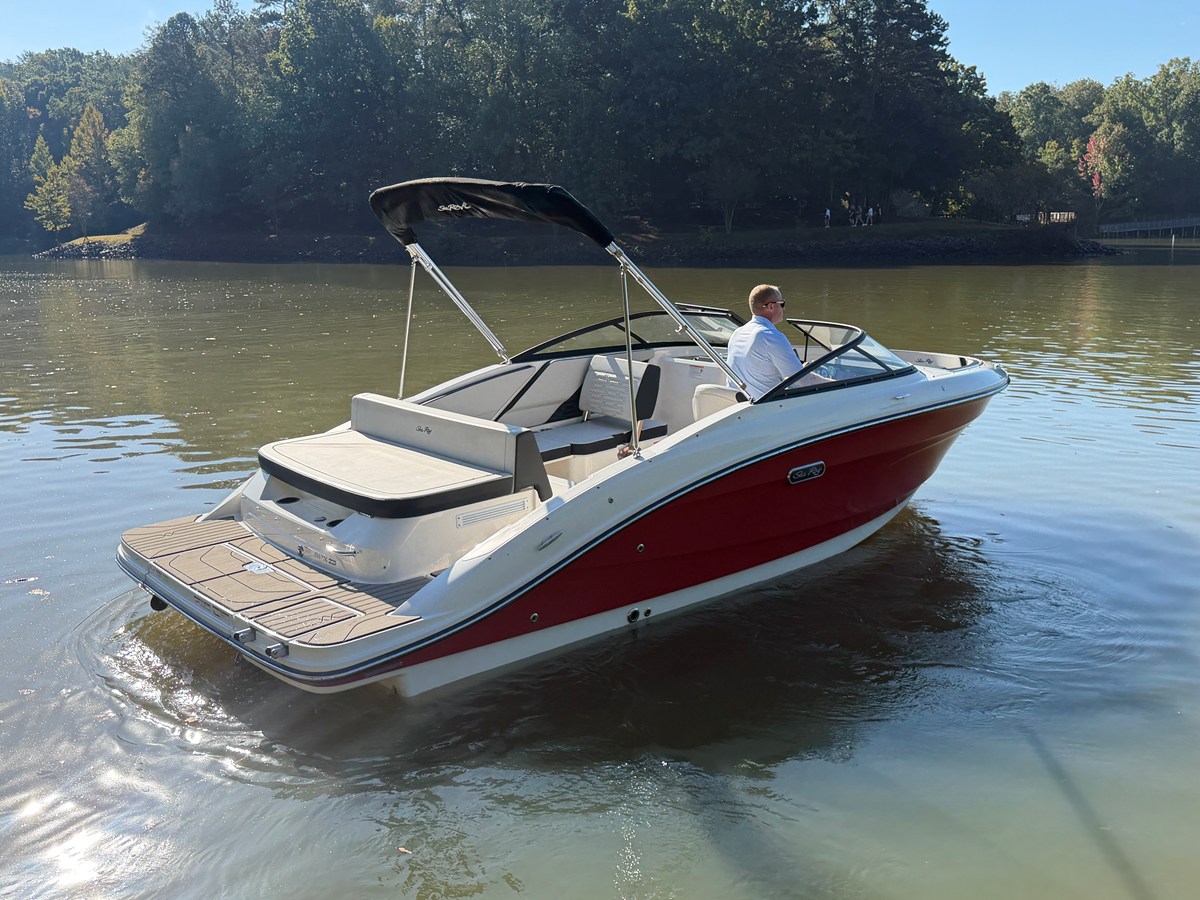 2026 Sea Ray SPX 210 7