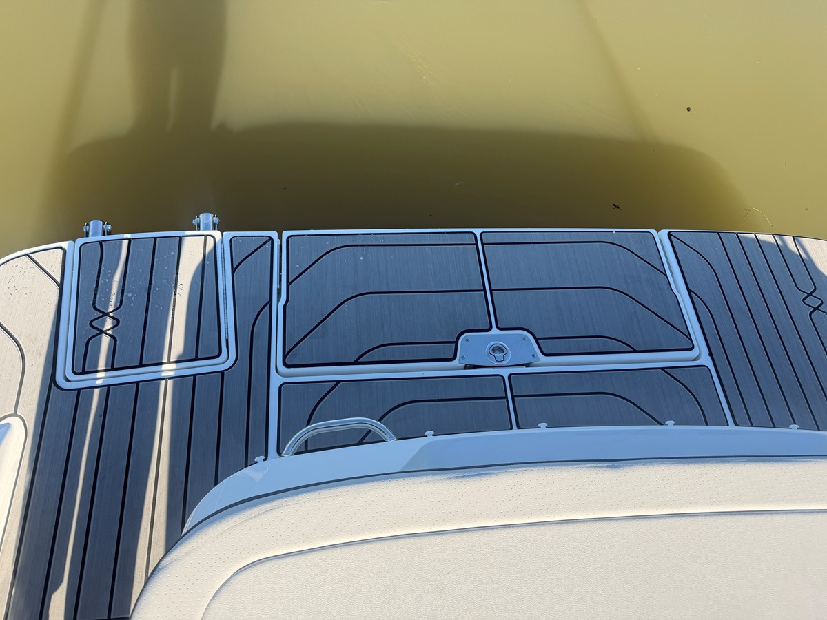 2026 Sea Ray SPX 210 11