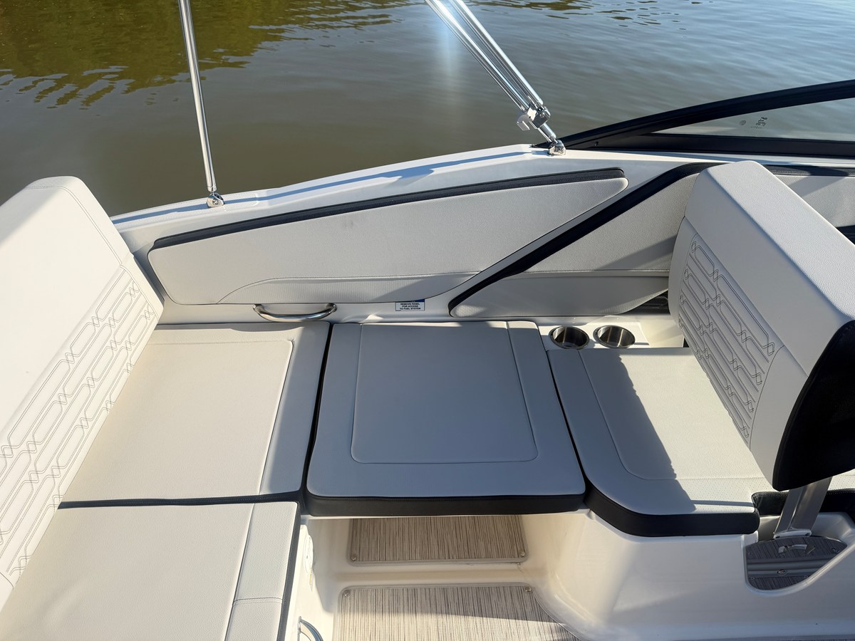 2026 Sea Ray SPX 210 16