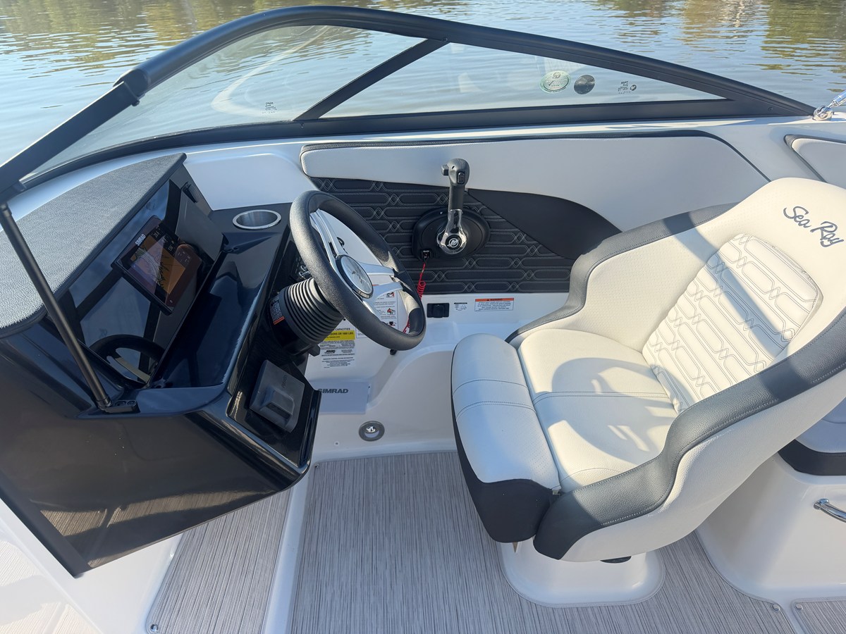 2026 Sea Ray SPX 210 18
