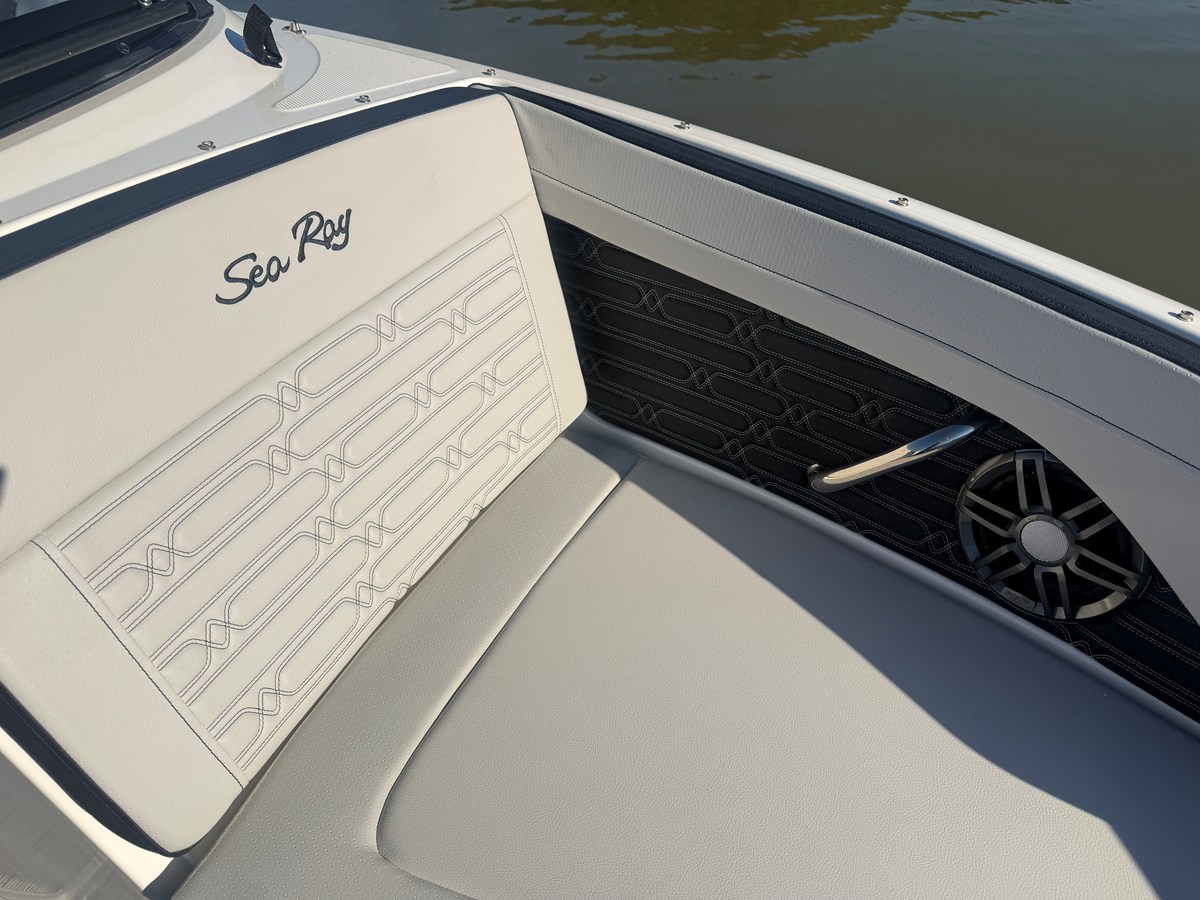 2026 Sea Ray SPX 210 24