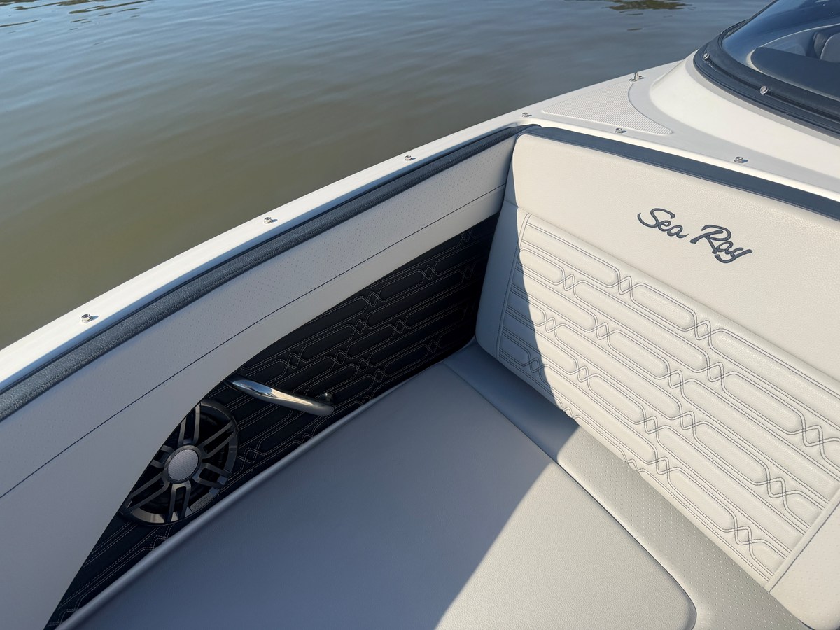 2026 Sea Ray SPX 210 26