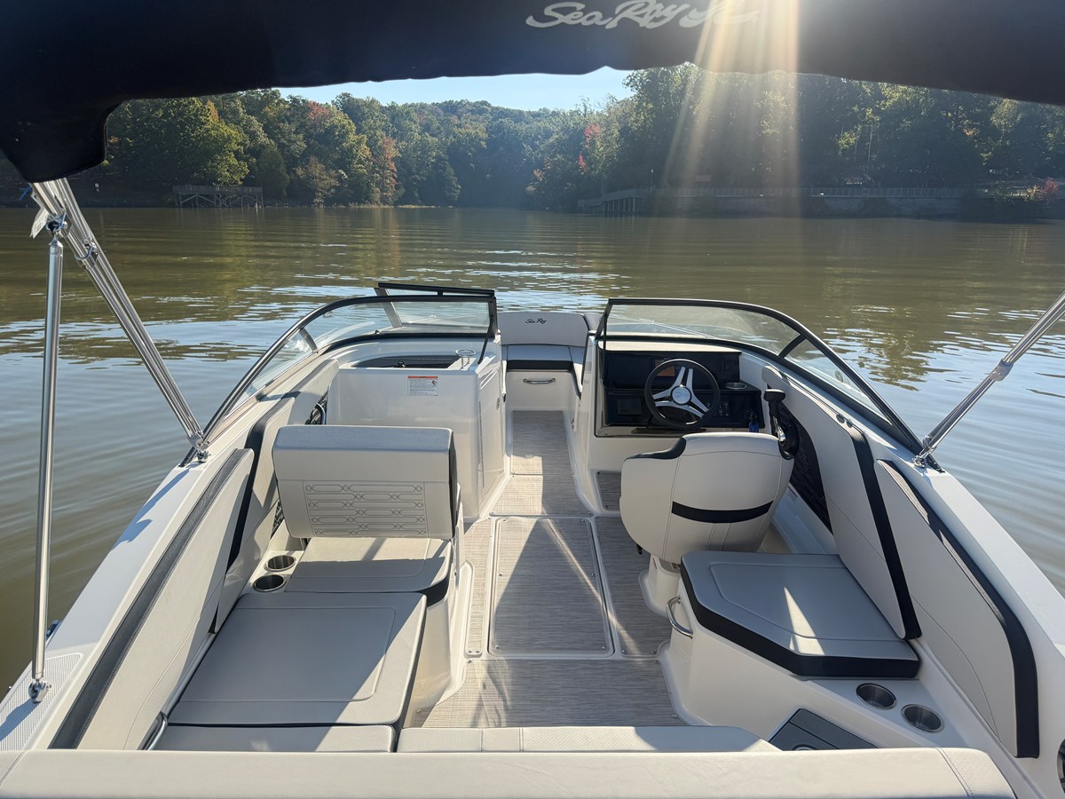 2026 Sea Ray SPX 210 28