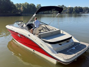 2026 Sea Ray SPX 210 10