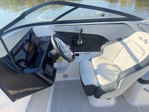 2026 Sea Ray SPX 210 18