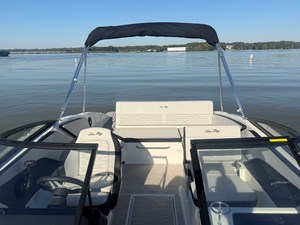 2026 Sea Ray SPX 210 27