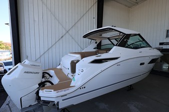 Sea Ray Sundancer 320 Outboard 2 2026 Sea Ray Sundancer 320 Outboard 3