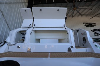 Sea Ray Sundancer 320 Outboard 7 2026 Sea Ray Sundancer 320 Outboard 8