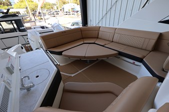 Sea Ray Sundancer 320 Outboard 9 2026 Sea Ray Sundancer 320 Outboard 10