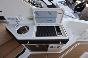 Sea Ray Sundancer 320 Outboard 13 2026 Sea Ray Sundancer 320 Outboard 14