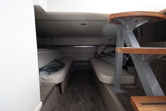 Sea Ray Sundancer 320 Outboard 35 2026 Sea Ray Sundancer 320 Outboard 36