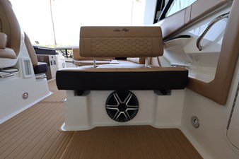 Sea Ray Sundancer 320 Outboard 36 2026 Sea Ray Sundancer 320 Outboard 37