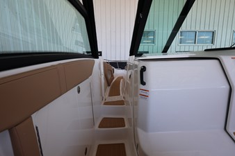 Sea Ray Sundancer 320 Outboard 38 2026 Sea Ray Sundancer 320 Outboard 39