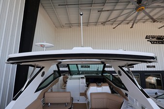 Sea Ray Sundancer 320 Outboard 43 2026 Sea Ray Sundancer 320 Outboard 44