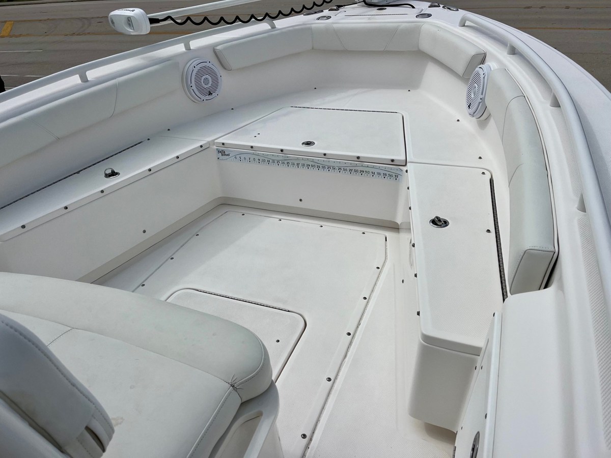 2017 Everglades 243 CENTER CONSOLE 14