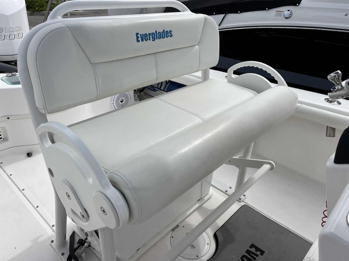 2017 Everglades 243 CENTER CONSOLE 16