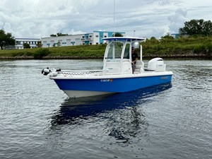 2017 Everglades 243 CENTER CONSOLE 8