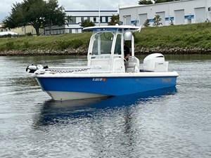 2017 Everglades 243 CENTER CONSOLE 9