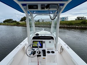 2017 Everglades 243 CENTER CONSOLE 10