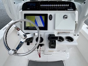 2017 Everglades 243 CENTER CONSOLE 11