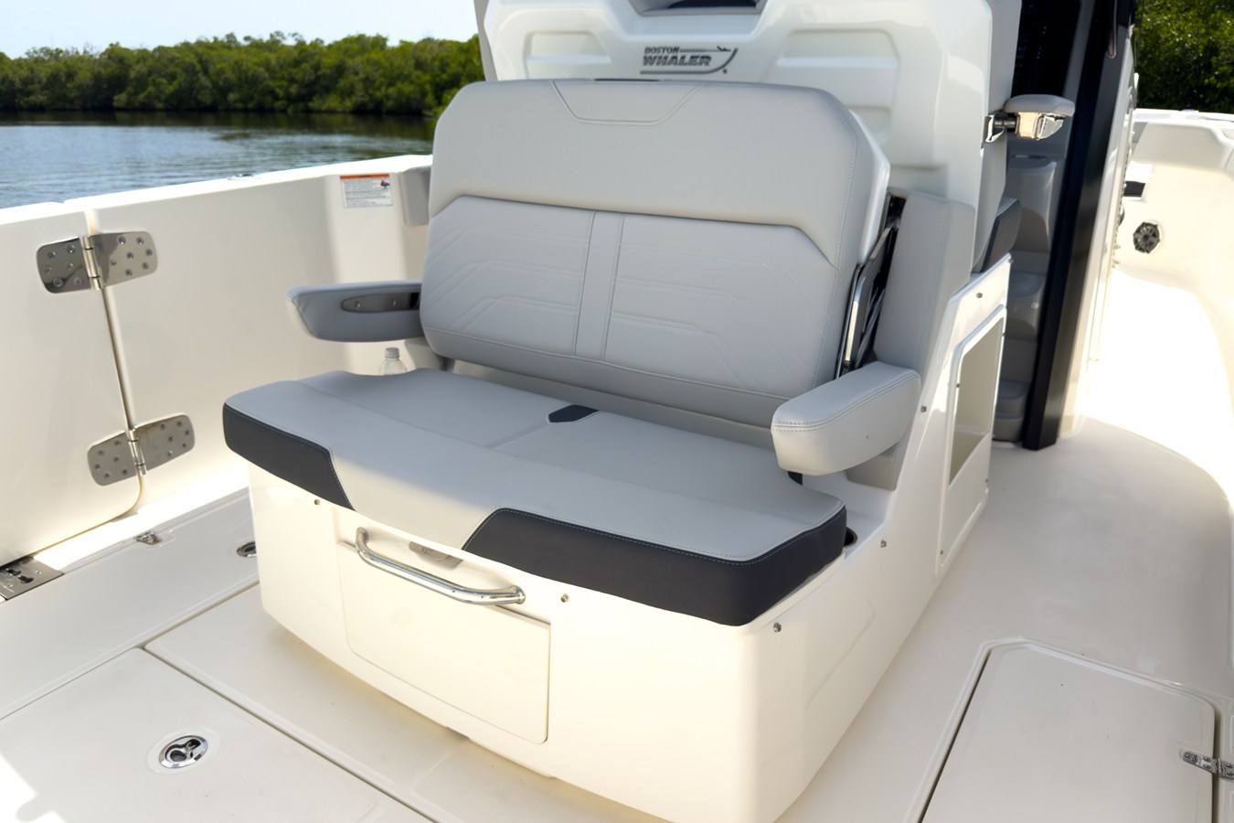 2026 Boston Whaler 330 Outrage 9
