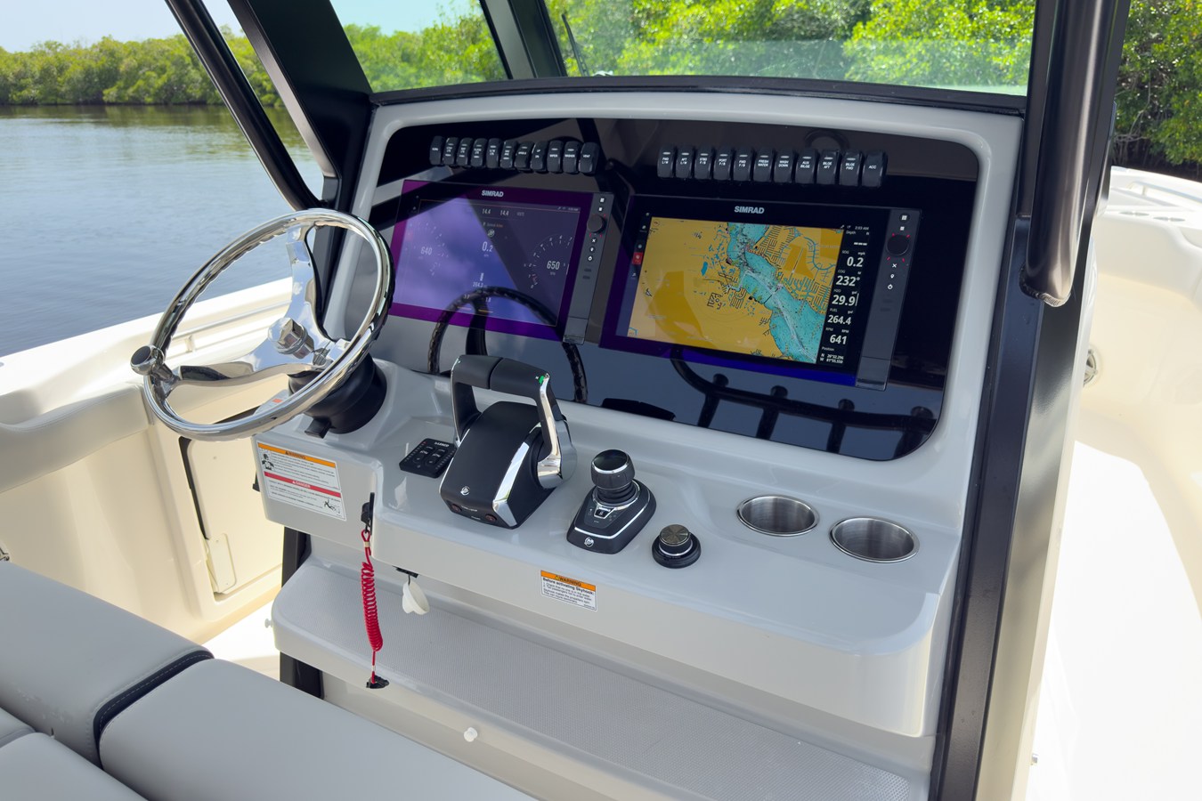 2026 Boston Whaler 330 Outrage 11