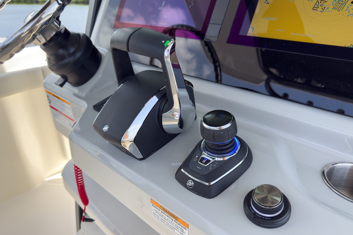 2026 Boston Whaler 330 Outrage 13