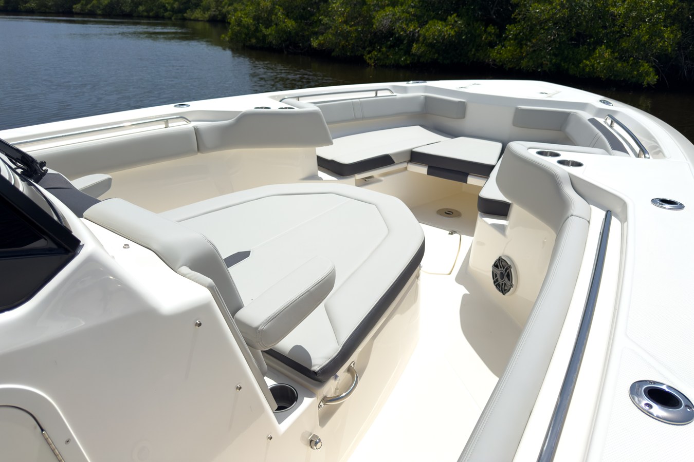 2026 Boston Whaler 330 Outrage 18