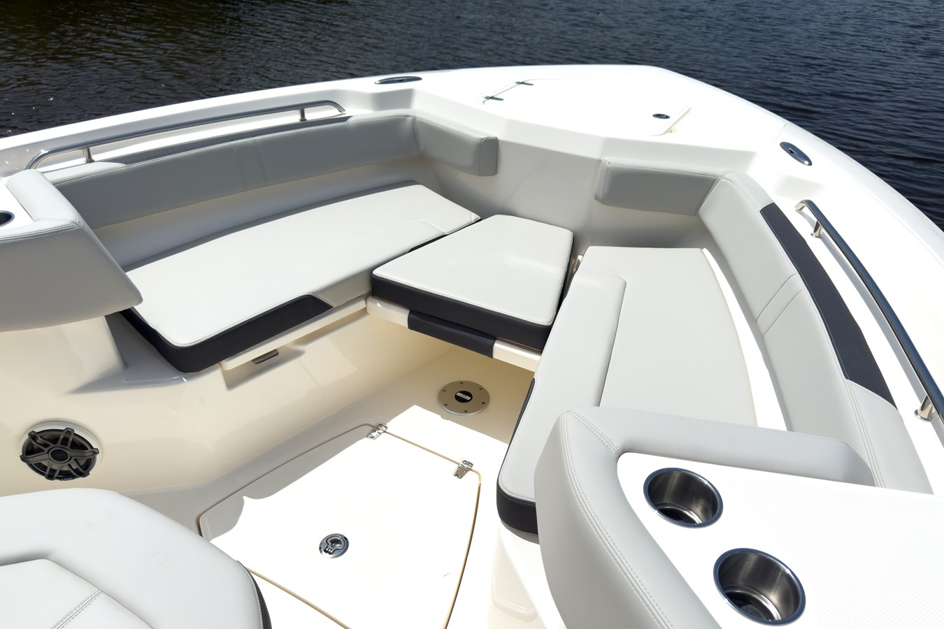 2026 Boston Whaler 330 Outrage 21