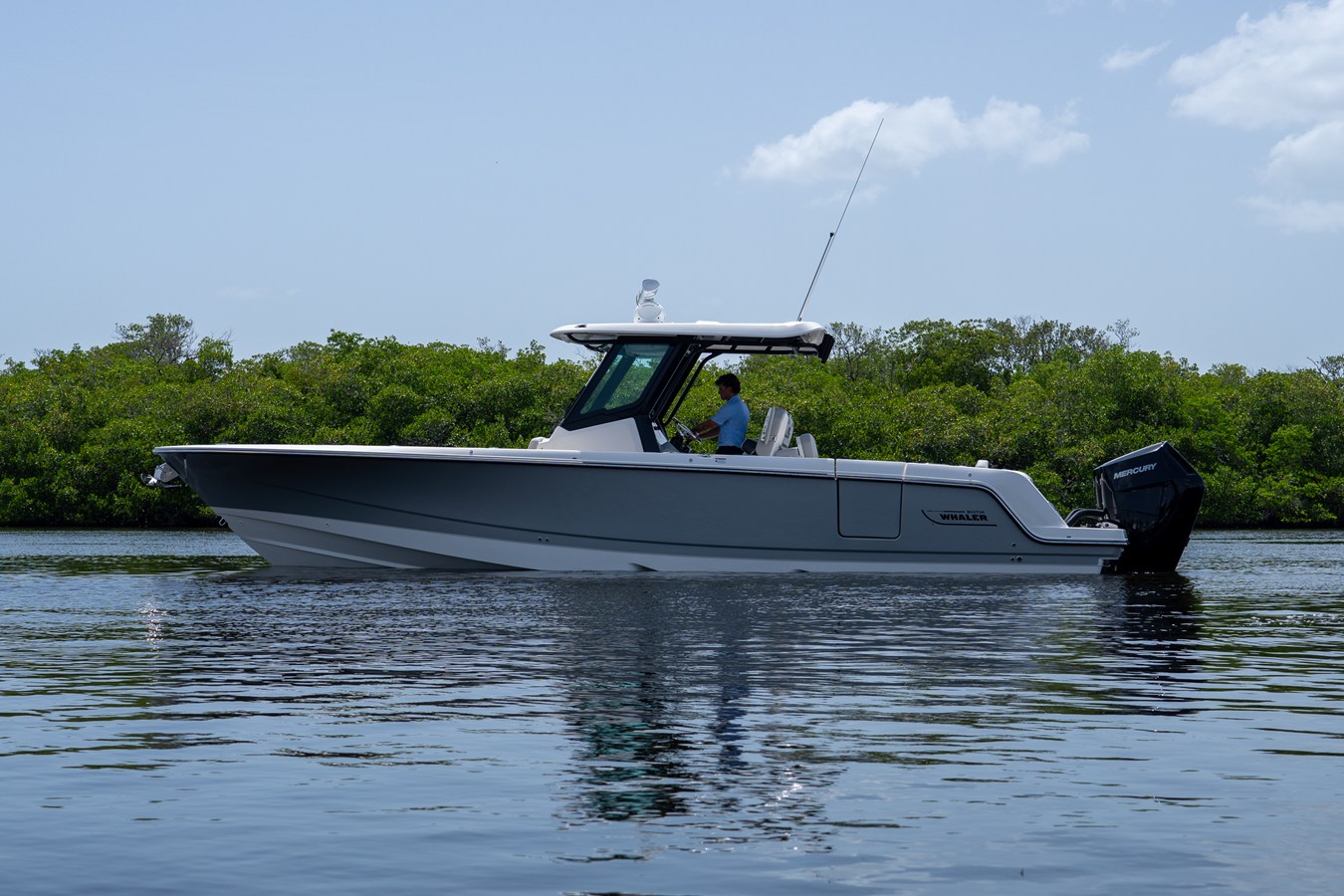 2026 Boston Whaler 330 Outrage 26