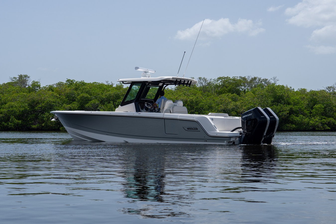 2026 Boston Whaler 330 Outrage 27
