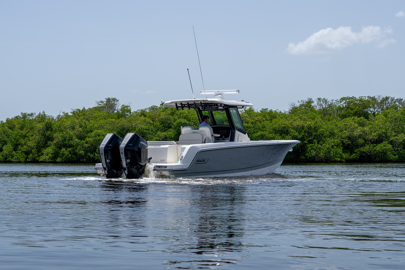2026 Boston Whaler 330 Outrage 28