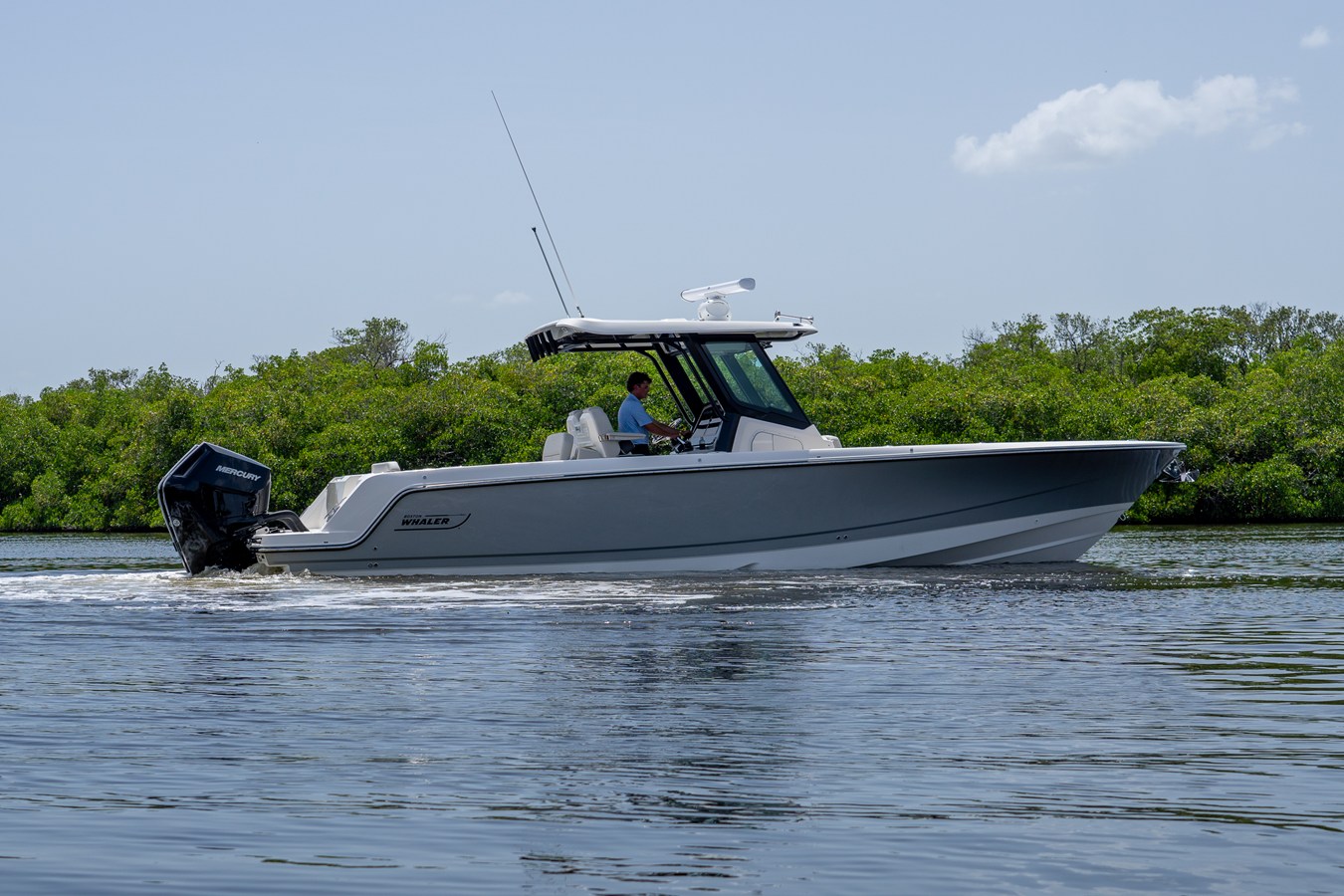 2026 Boston Whaler 330 Outrage 29